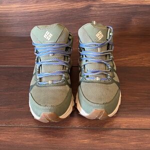 Columbia Women’ Olive and Blue Boots